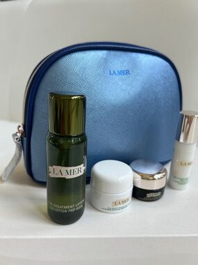 La Mer Skincare Set with Metallic Blue Pouch